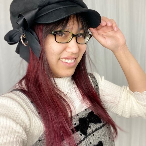 Meet your Posher, Tivonne - Picture 1 of 1